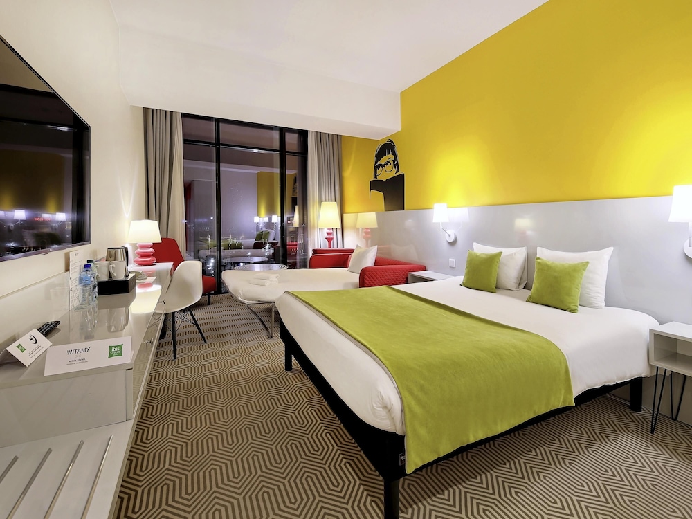 Confort. Habitación premium: cama doble y sofá - cama del hotel Ibis Styles Wroclaw Centrum