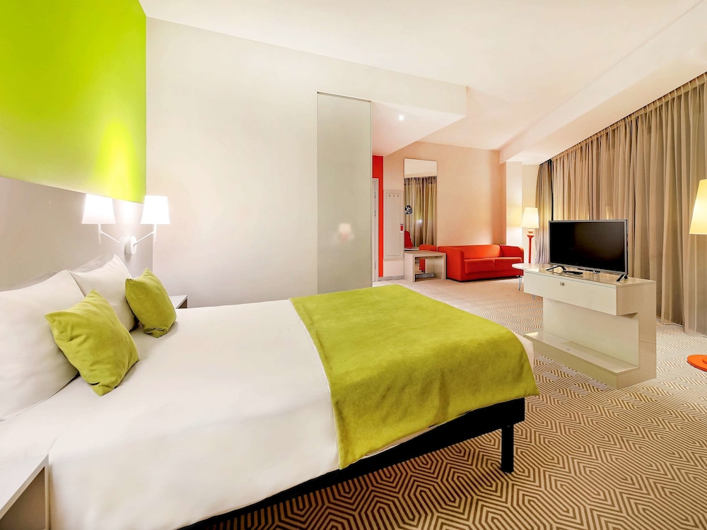 Confort. Habitación premium: cama doble y sofá - cama del hotel Ibis Styles Wroclaw Centrum. Foto 1