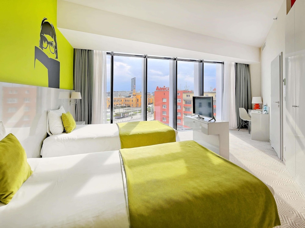 Habitación estándar con 2 camas individuales del hotel Ibis Styles Wroclaw Centrum. Foto 2