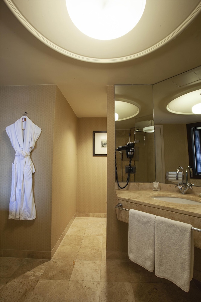 Gran Suite King, Vistas al Bósforo del hotel Grand Hyatt Istanbul. Foto 5