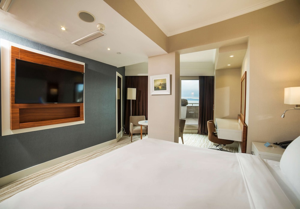 Habitación superior, balcón, vistas al mar del hotel Radisson President Old Town Istanbul. Foto 1