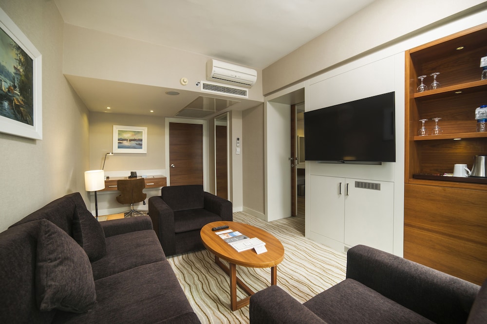 Suite, vistas al mar del hotel Radisson President Old Town Istanbul. Foto 4