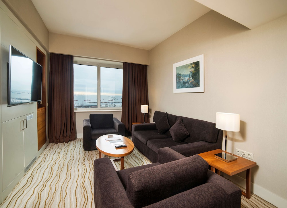 Suite, vistas al mar del hotel Radisson President Old Town Istanbul. Foto 5