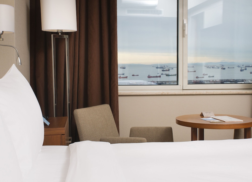 Suite, vistas al mar del hotel Radisson President Old Town Istanbul. Foto 7