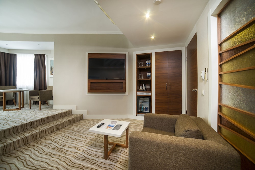 Suite, balcón, vistas al mar del hotel Radisson President Old Town Istanbul. Foto 6
