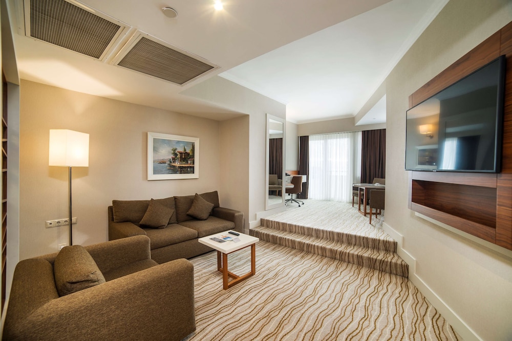 Suite, balcón, vistas al mar del hotel Radisson President Old Town Istanbul. Foto 9