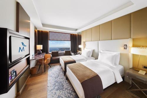 Habitación Club con vistas al Bósforo y acceso al salón del hotel The Marmara Taksim. Foto 4