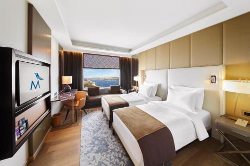 Habitación Club con vistas al Bósforo y acceso al salón del hotel The Marmara Taksim. Foto 6