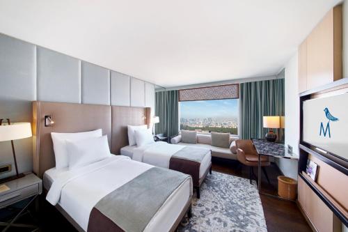 Club con vistas a la ciudad y acceso al salón del hotel The Marmara Taksim. Foto 4