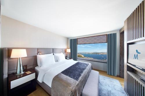 Suite Bosphorus con acceso al salón del hotel The Marmara Taksim. Foto 3