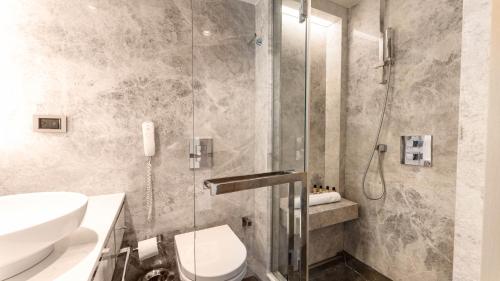 Habitación Doble Esquinera - vistas a la ciudad del hotel The Marmara Taksim. Foto 4