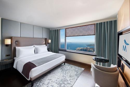 Habitación Doble Esquinera con vistas al Bósforo del hotel The Marmara Taksim. Foto 4