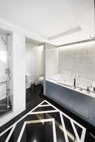 Suite Familiar con acceso al salón del hotel The Marmara Taksim