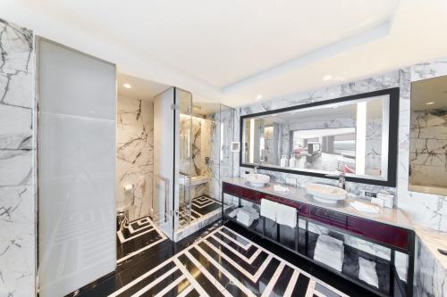 Suite Flying Carpet con acceso al salón del hotel The Marmara Taksim. Foto 6