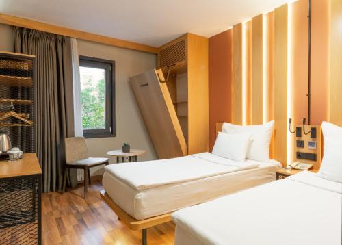 Habitación Triple Clásica del hotel Antik Istanbul. Foto 6