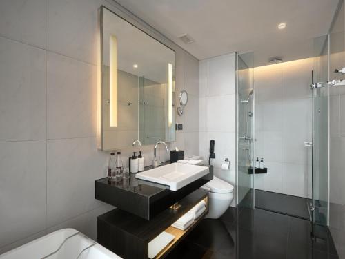 Habitación Doble Club con acceso al salón - 1 o 2 camas del hotel Amara Bangkok - Sha Plus. Foto 12