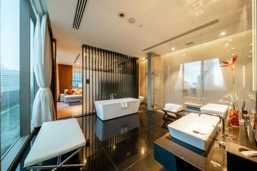 Habitación AMARA con acceso al salón y beneficios especiales del hotel Amara Bangkok - Sha Plus. Foto 3