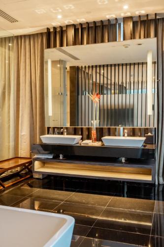 Habitación AMARA con acceso al salón y beneficios especiales del hotel Amara Bangkok - Sha Plus. Foto 18