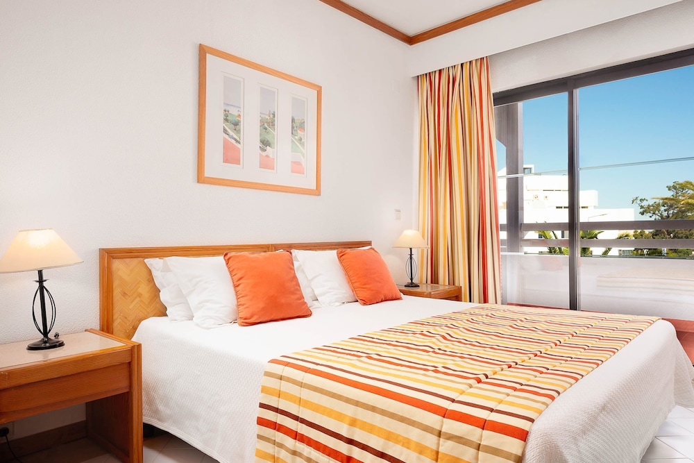 Apartamento superior, 2 habitaciones del hotel Muthu Oura Praia. Foto 1