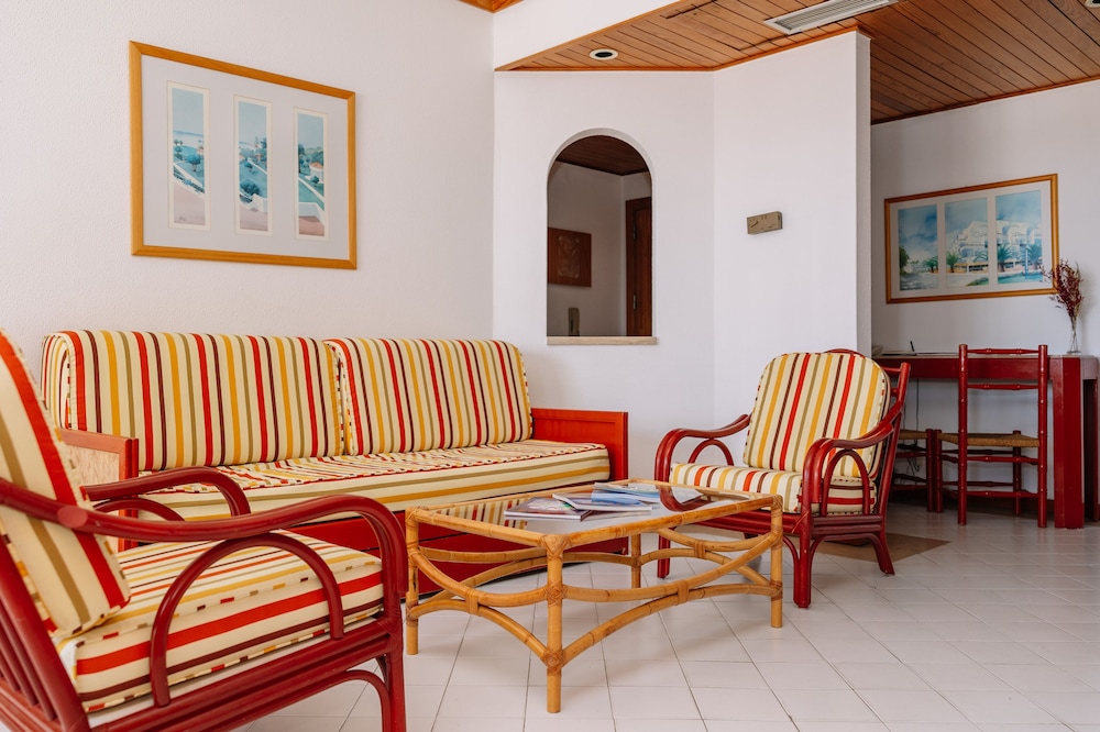 Apartamento superior, 2 habitaciones del hotel Muthu Oura Praia. Foto 7