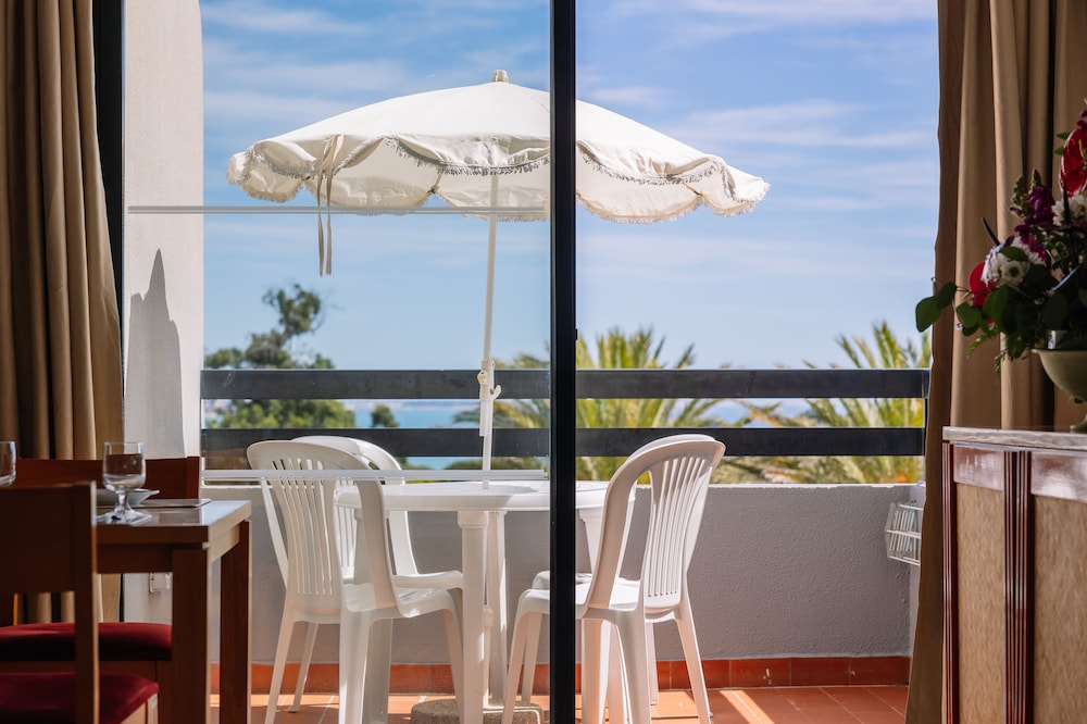 Apartamento superior, 2 habitaciones del hotel Muthu Oura Praia. Foto 9