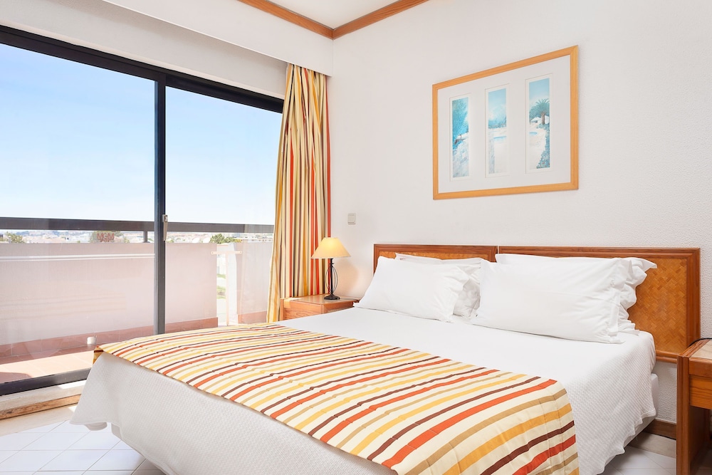 Apartamento Balcón o Terraza Superior Con Cocina 1 habitación Vista ciudad Sofá Cama incluido 2 Camas individuales Normal del hotel Muthu Oura Praia