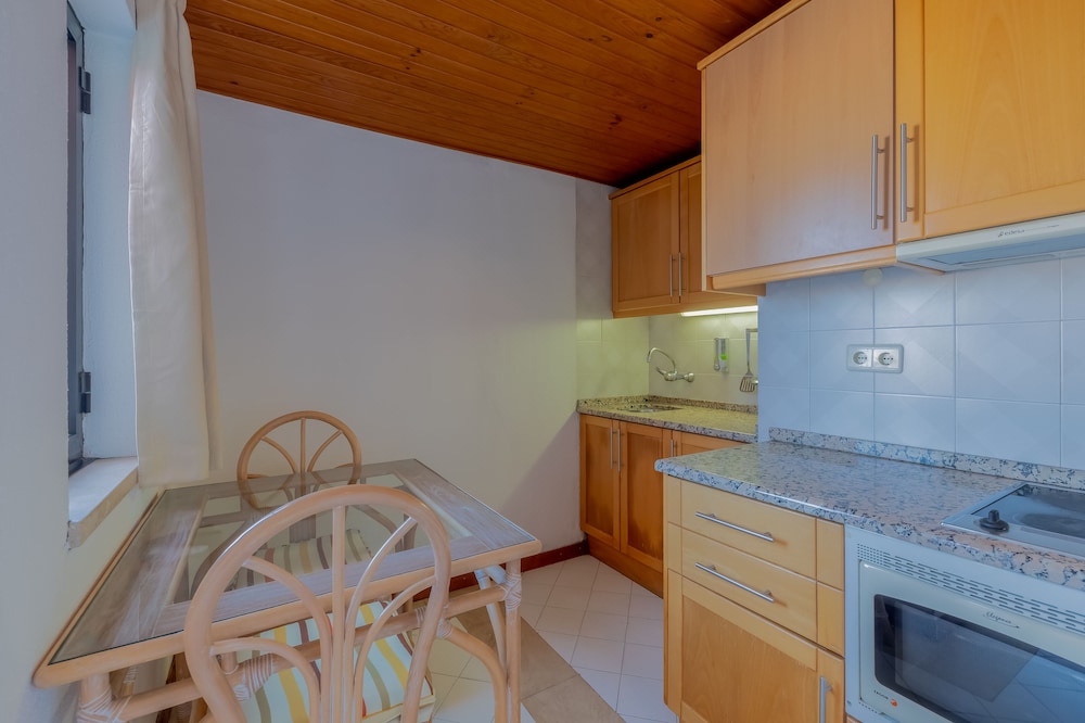 Apartamento Balcón o Terraza Superior Con Cocina 1 habitación Vista ciudad Sofá Cama incluido 2 Camas individuales Agradable del hotel Muthu Oura Praia. Foto 2