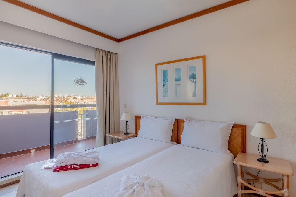 Apartamento Deluxe, 1 habitación del hotel Muthu Oura Praia