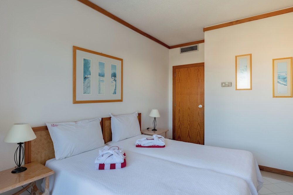 Apartamento Deluxe, 1 habitación del hotel Muthu Oura Praia. Foto 1