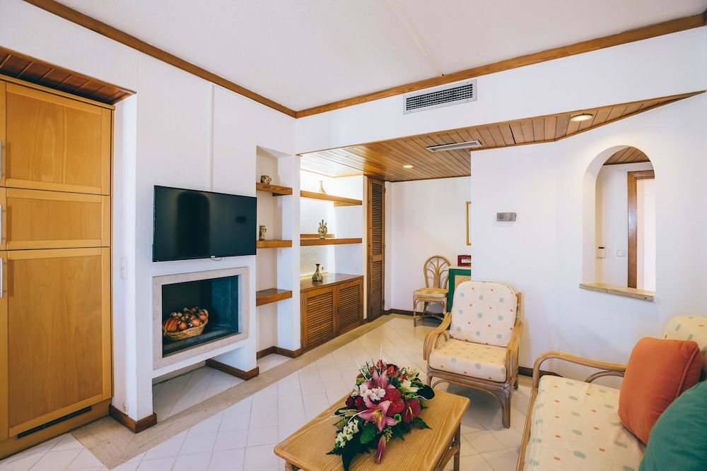 Apartamento Deluxe, 1 habitación del hotel Muthu Oura Praia. Foto 3