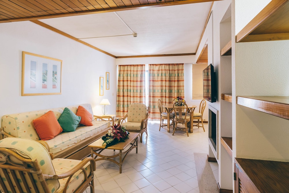 Apartamento Deluxe, 1 habitación del hotel Muthu Oura Praia. Foto 5