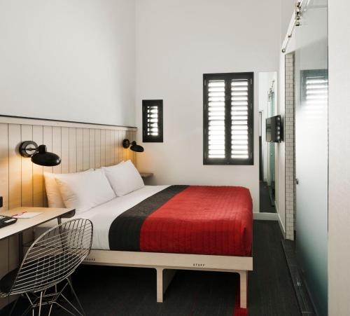 Habitación Pod - Cama doble grande del hotel Pod 39. Foto 4