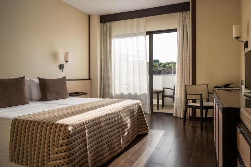 Habitación Triple del hotel (The Place) Palacio Mojacar & Spa by ALEGRIA - Adults Only. Foto 2