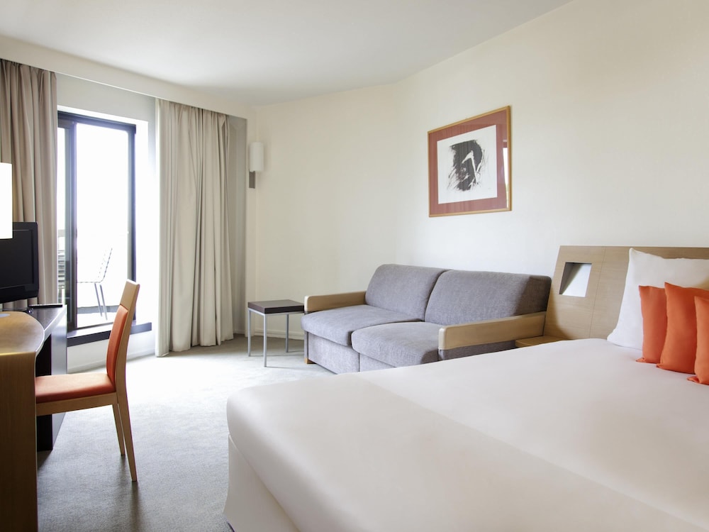 Habitación Estándar con cama doble y sofá cama del hotel Novotel Birmingham Centre