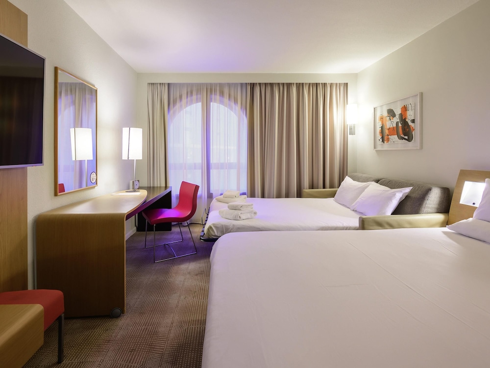 Habitación Estándar con cama doble y sofá cama del hotel Novotel Birmingham Centre. Foto 11