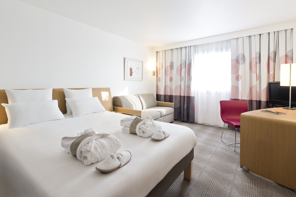 Habitación Ejecutiva con 1 cama Queen y un sofá cama del hotel Novotel Birmingham Centre. Foto 6