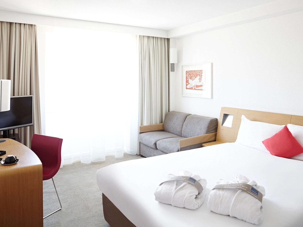 Habitación Ejecutiva con 1 cama Queen y un sofá cama del hotel Novotel Birmingham Centre. Foto 14
