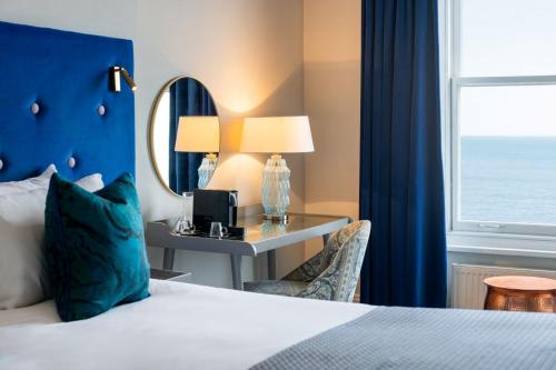 Habitación Doble Privilege con vistas al mar del hotel Mercure Brighton Seafront. Foto 11
