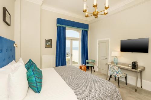Habitación Doble Privilège con balcón y vistas al mar del hotel Mercure Brighton Seafront. Foto 6