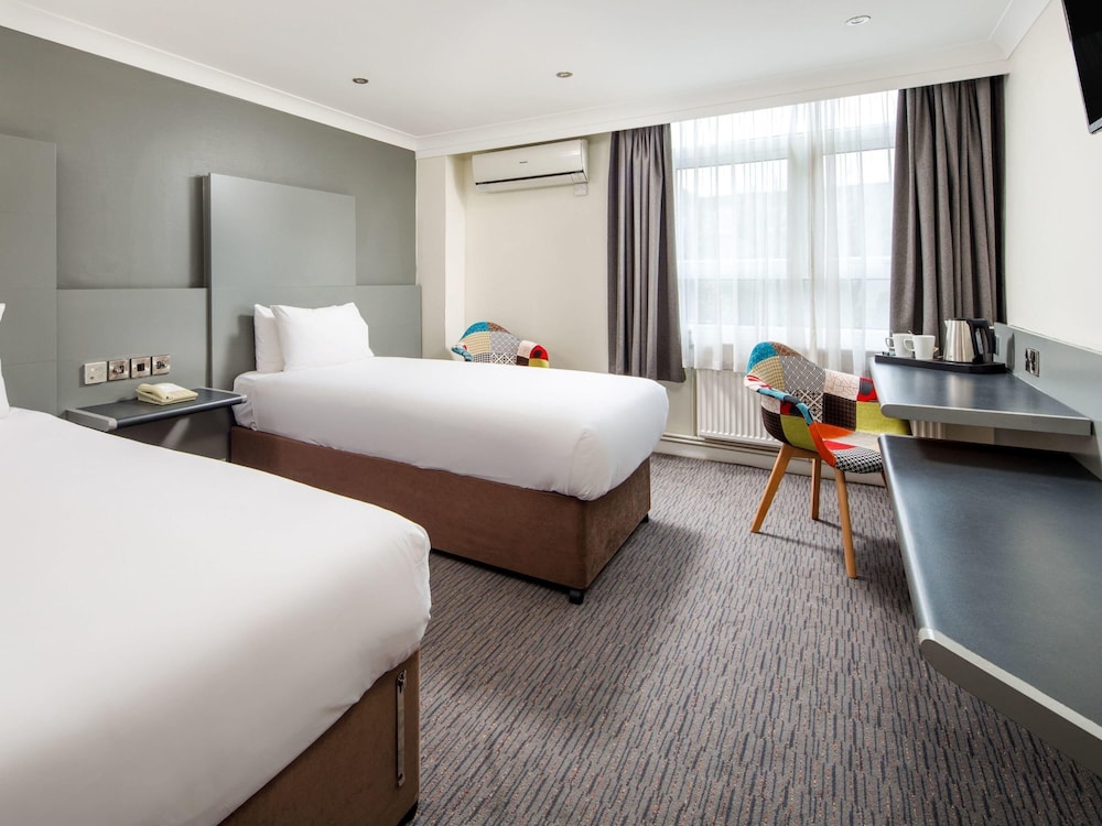 Habitación clásica con 2 camas individuales del hotel Mercure Chester Abbots Well. Foto 1