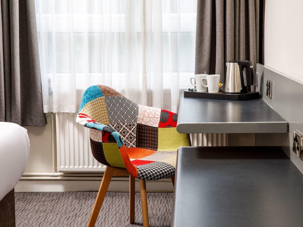 Habitación clásica con 2 camas individuales del hotel Mercure Chester Abbots Well. Foto 3
