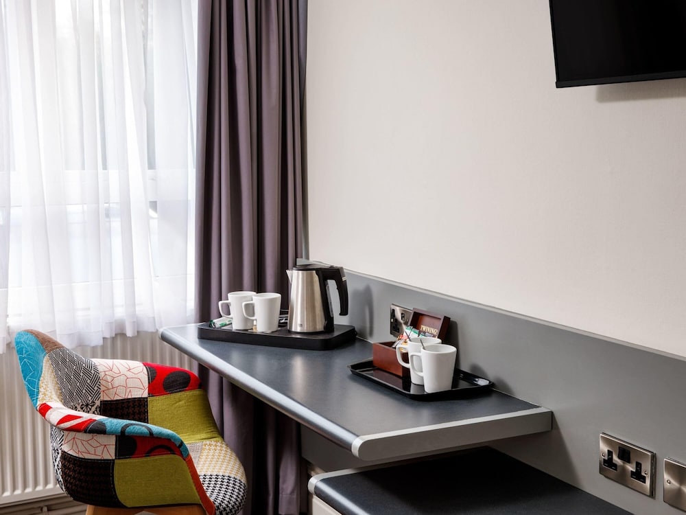 Habitación familiar Normal del hotel Mercure Chester Abbots Well. Foto 2