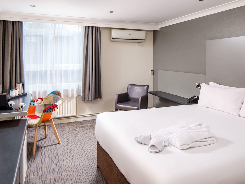Habitación Privilege con 1 cama doble del hotel Mercure Chester Abbots Well. Foto 1