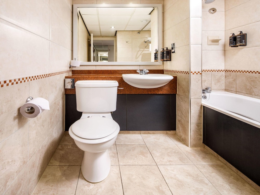Habitación Privilege con 1 cama doble del hotel Mercure Chester Abbots Well. Foto 4