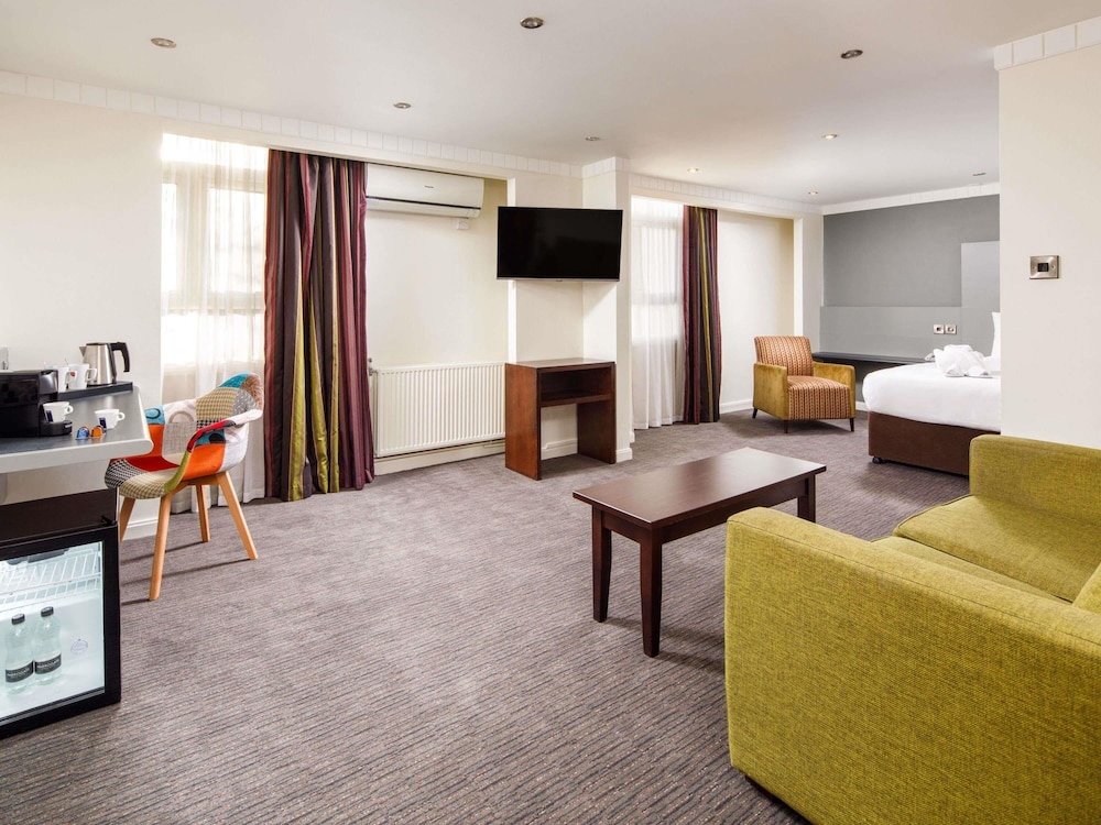 Suite superior con 1 cama doble del hotel Mercure Chester Abbots Well