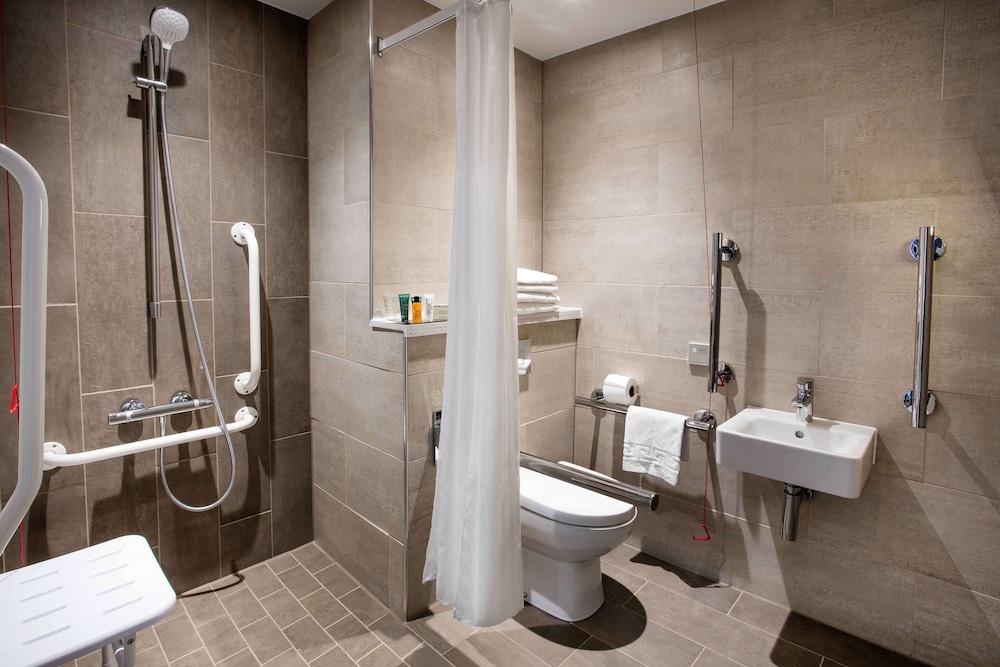 Habitación ejecutiva, 1 cama de matrimonio, Acceso al salón del club del hotel Hilton Edinburgh Carlton. Foto 6