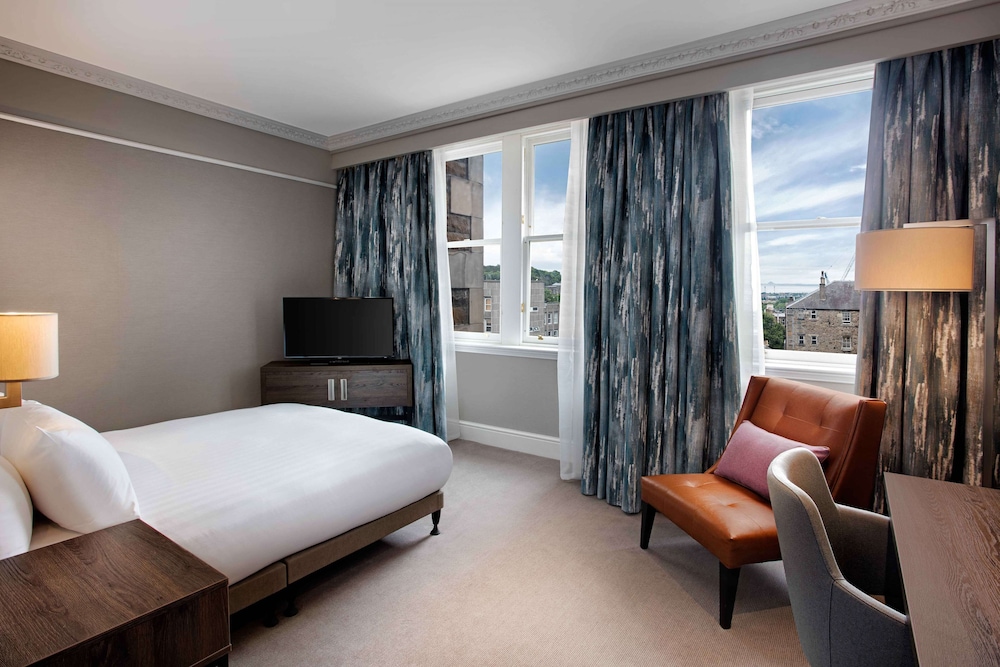 Habitación, 1 cama doble, accesible para personas con discapacidad del hotel Hilton Edinburgh Carlton. Foto 2