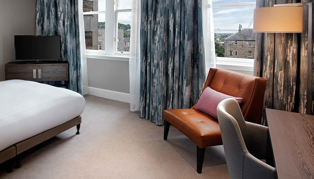 Habitación, 2 camas dobles, accesible para personas con discapacidad del hotel Hilton Edinburgh Carlton. Foto 1