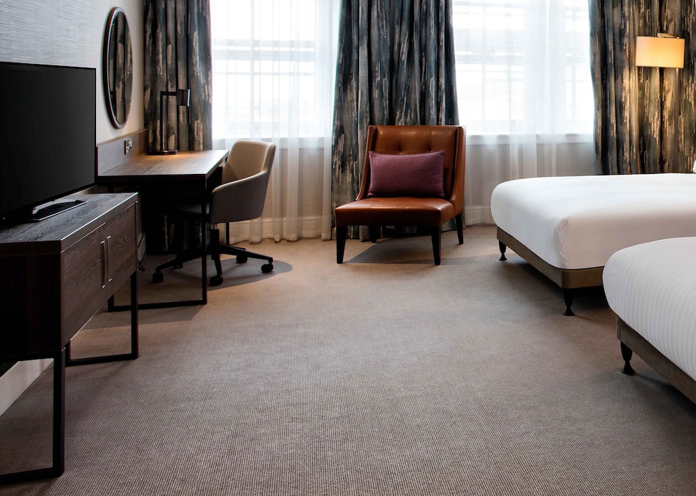 Habitación, 2 camas dobles, accesible para personas con discapacidad del hotel Hilton Edinburgh Carlton. Foto 2