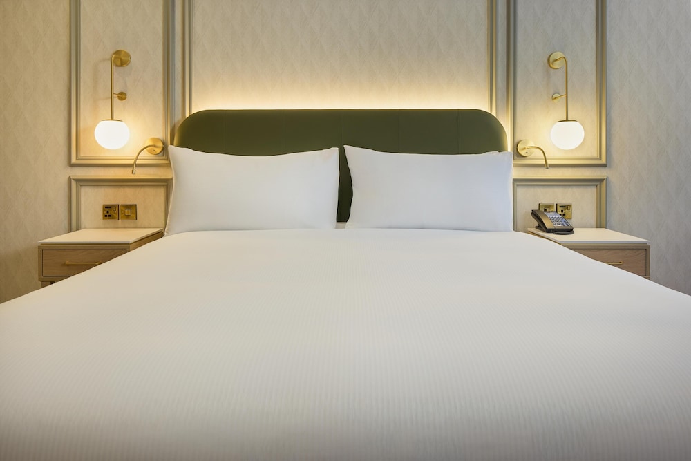 Habitación, 1 cama de matrimonio del hotel Hilton Edinburgh Carlton. Foto 4